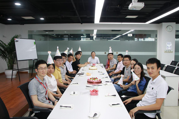 生日會(huì)現(xiàn)場(chǎng)